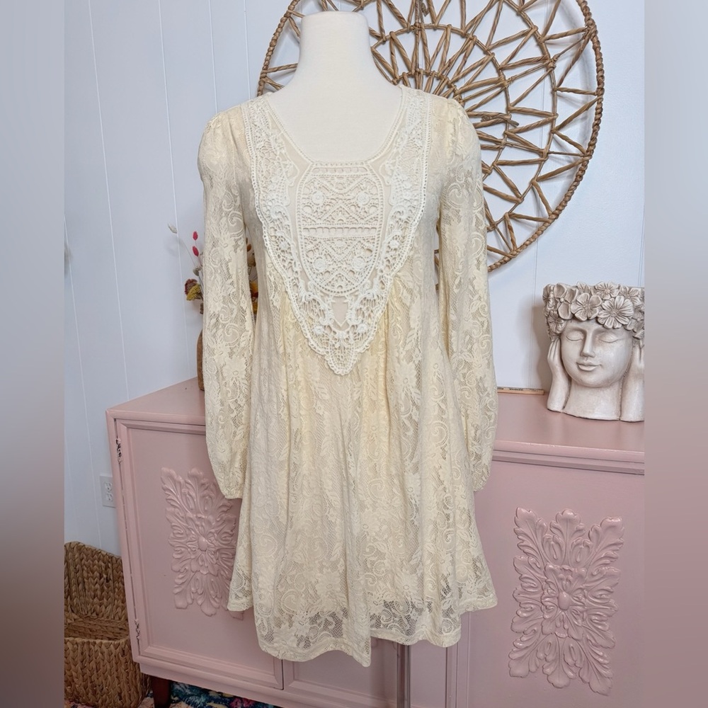 A'Reve‎ Cream Lace Long Sleeve Dress